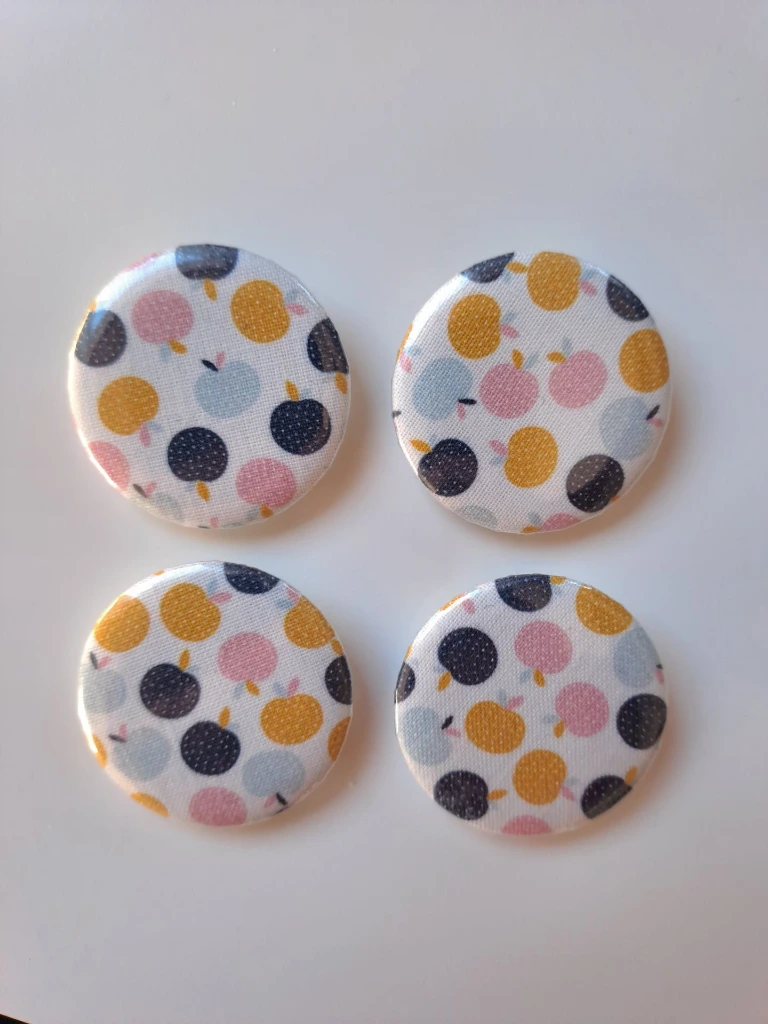 badges-jardin-boheme-tissu-upcycle-pommes.webp