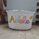 prenom-tricotin-multicolore-adele-deco-chambre-enfant-panier.webp