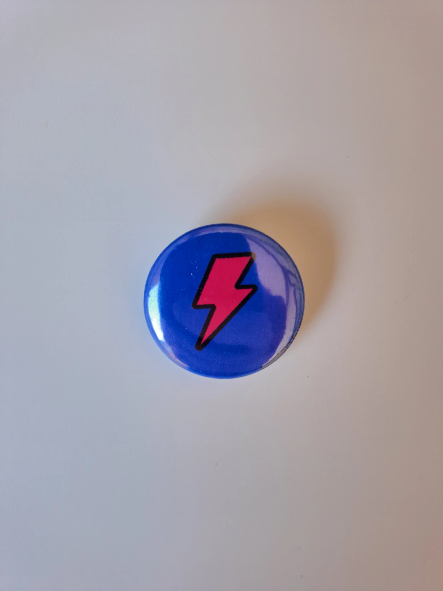 Badge épingle rétro 25 mm - Collection Icônes Pop & Vintage (Eclair)